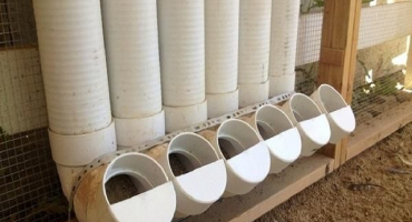 Jak vyrobit krmítko pro kuře sami ze šrotu, výkresů